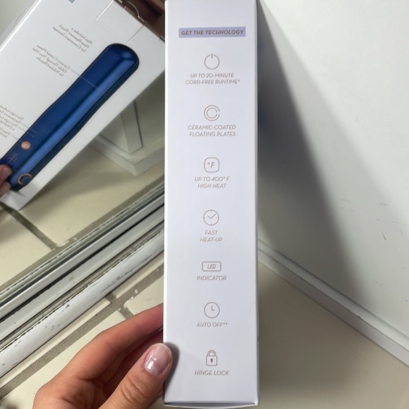 CONAIR Unbound petite beauty in motion cordless  3/4 inch ceramic flat iron - Picture 9 of 10